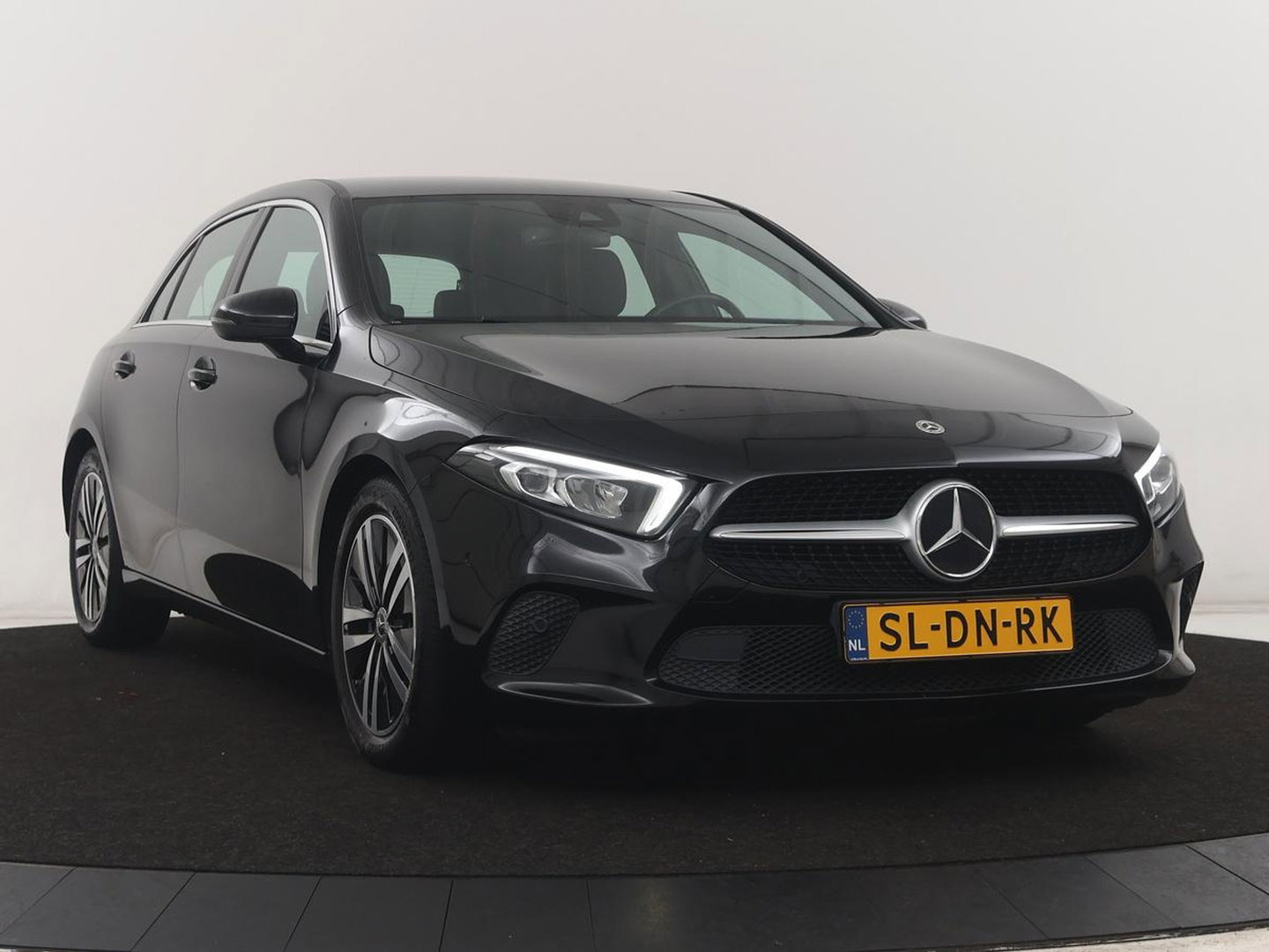 Mercedes-Benz A-Klasse 200 Advantage | Half leder | Cruise control | Stoelverwarming | Camera | Park assist | Climate control | Navigatie | Bluetooth