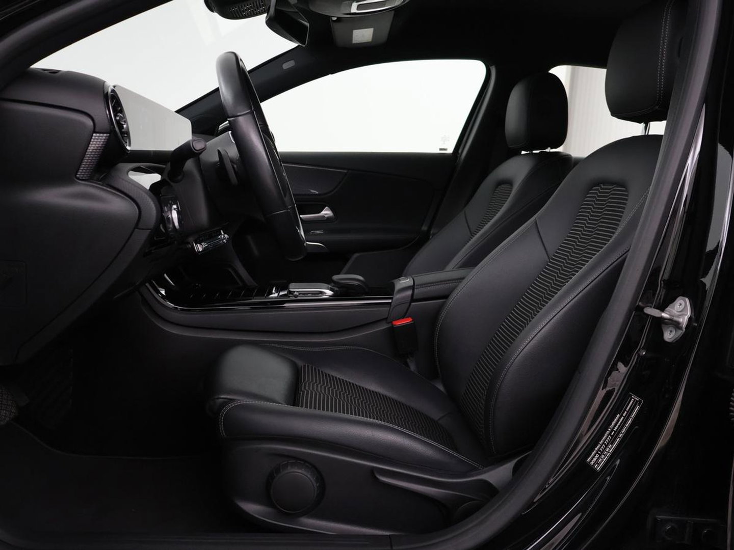 Mercedes-Benz A-Klasse 200 Advantage | Half leder | Cruise control | Stoelverwarming | Camera | Park assist | Climate control | Navigatie | Bluetooth