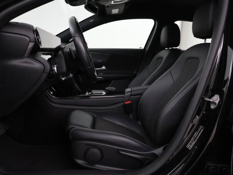 Mercedes-Benz A-Klasse 200 Advantage | Half leder | Cruise control | Stoelverwarming | Camera | Park assist | Climate control | Navigatie | Bluetooth
