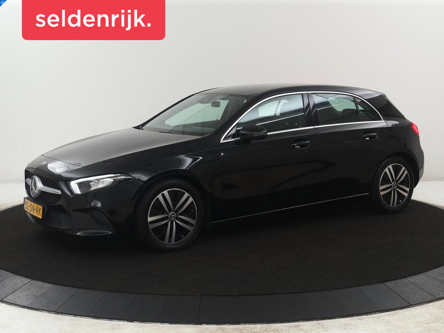 Mercedes-Benz A-Klasse 200 Advantage | Half leder | Cruise control | Stoelverwarming | Camera | Park assist | Climate control | Navigatie | Bluetooth