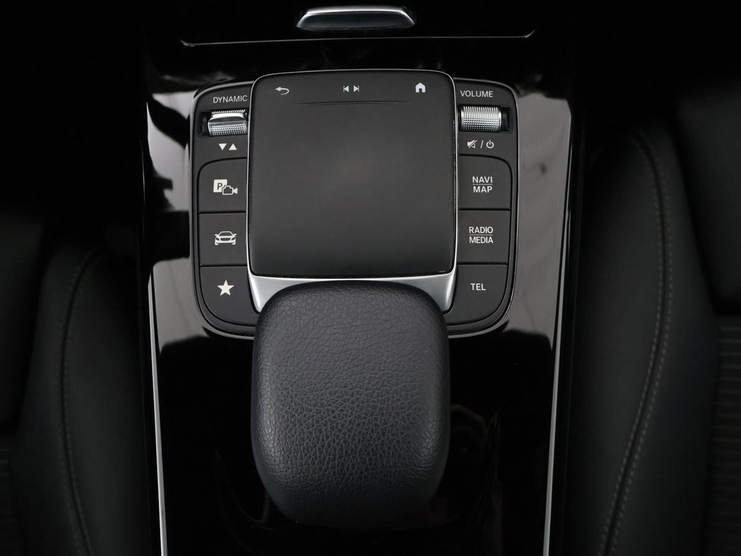 Mercedes-Benz A-Klasse 200 Advantage | Half leder | Cruise control | Stoelverwarming | Camera | Park assist | Climate control | Navigatie | Bluetooth