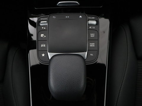 Mercedes-Benz A-Klasse 200 Advantage | Half leder | Cruise control | Stoelverwarming | Camera | Park assist | Climate control | Navigatie | Bluetooth