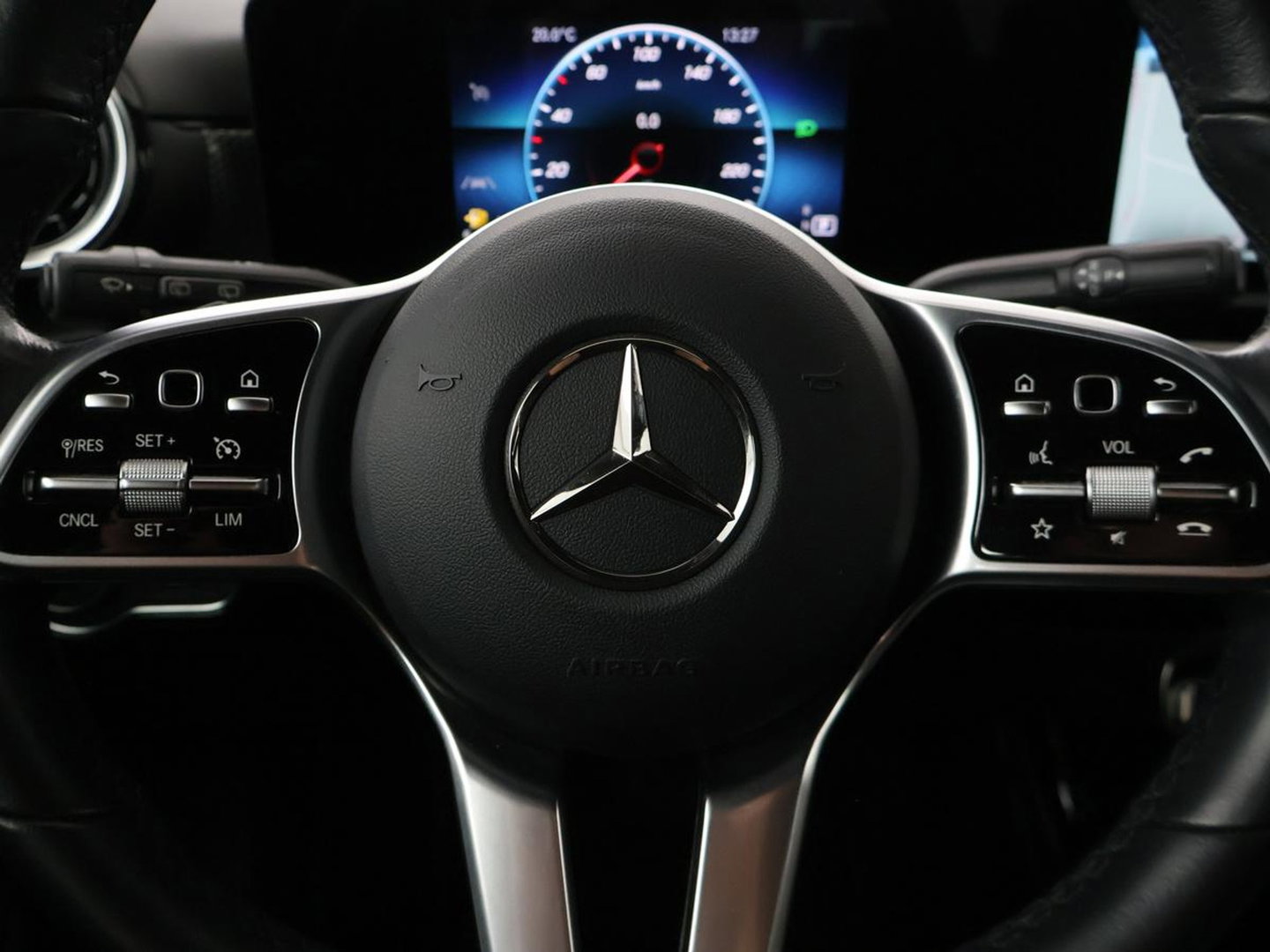 Mercedes-Benz A-Klasse 200 Advantage | Half leder | Cruise control | Stoelverwarming | Camera | Park assist | Climate control | Navigatie | Bluetooth
