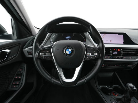 BMW 1-serie 116d (INCL-BTW) *NAVI-FULLMAP | DIGI-COCKPIT | COMFORT-SEATS | DAB+ | ECC | PDC | CRUISE | 16''ALU*