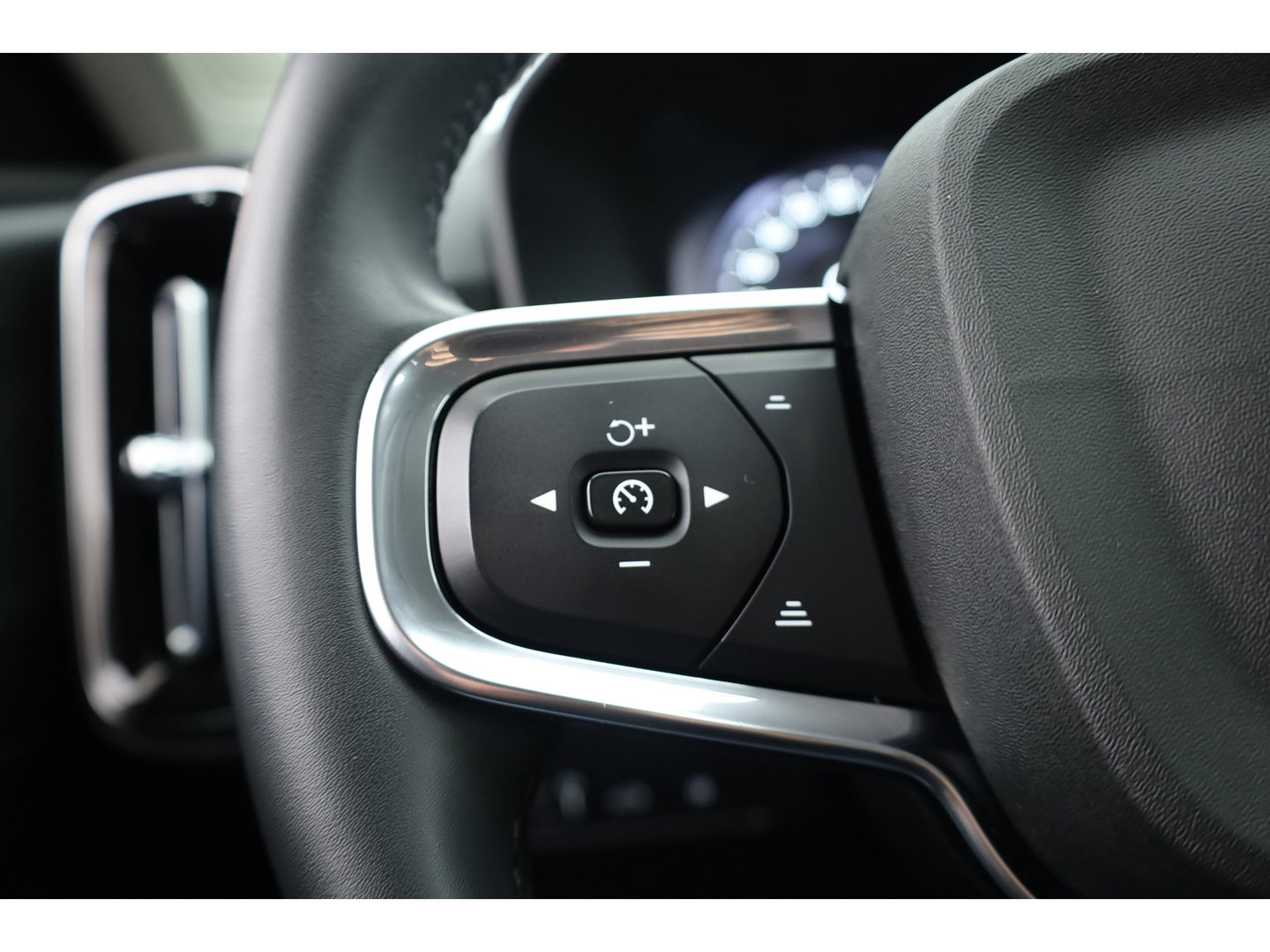 Volvo XC40 1.5 T4 Recharge Inscription Expression | SOH 91% | Trekhaak | Elek. stoelen | Stoel + stuurverw. |