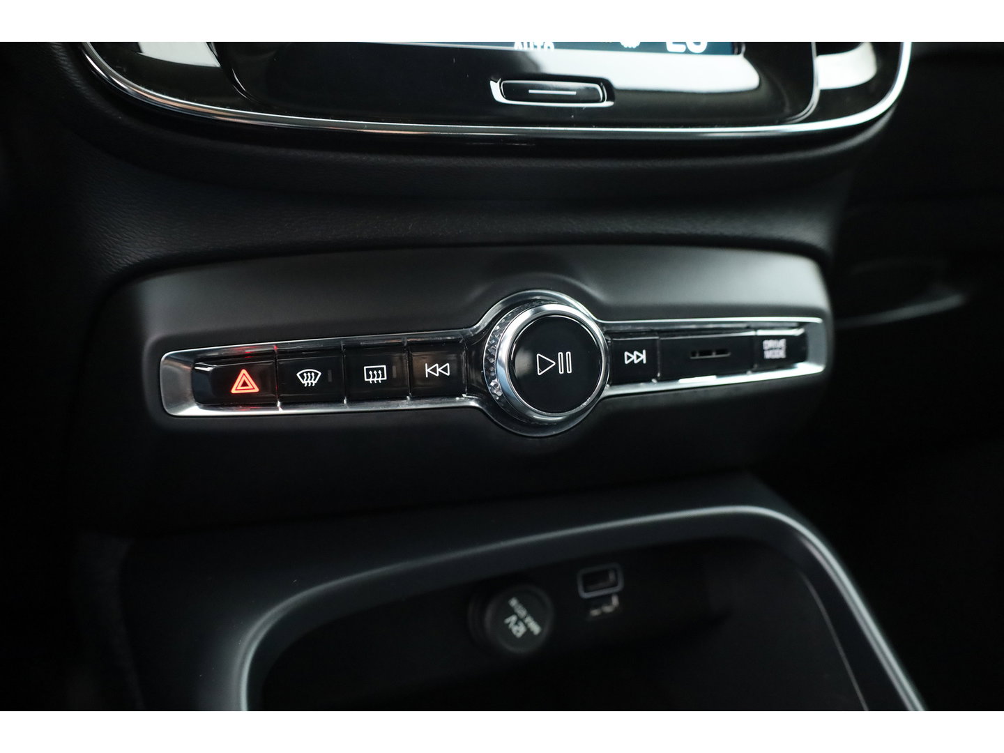Volvo XC40 1.5 T4 Recharge Inscription Expression | SOH 91% | Trekhaak | Elek. stoelen | Stoel + stuurverw. |