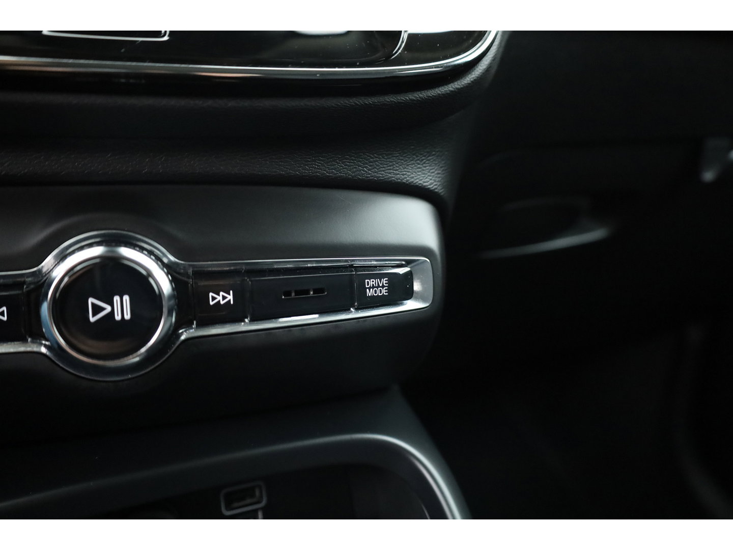 Volvo XC40 1.5 T4 Recharge Inscription Expression | SOH 91% | Trekhaak | Elek. stoelen | Stoel + stuurverw. |