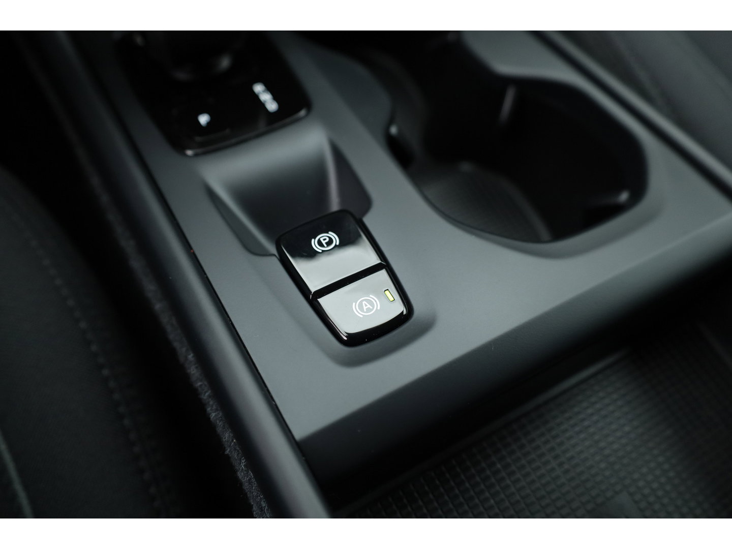 Volvo XC40 1.5 T4 Recharge Inscription Expression | SOH 91% | Trekhaak | Elek. stoelen | Stoel + stuurverw. |