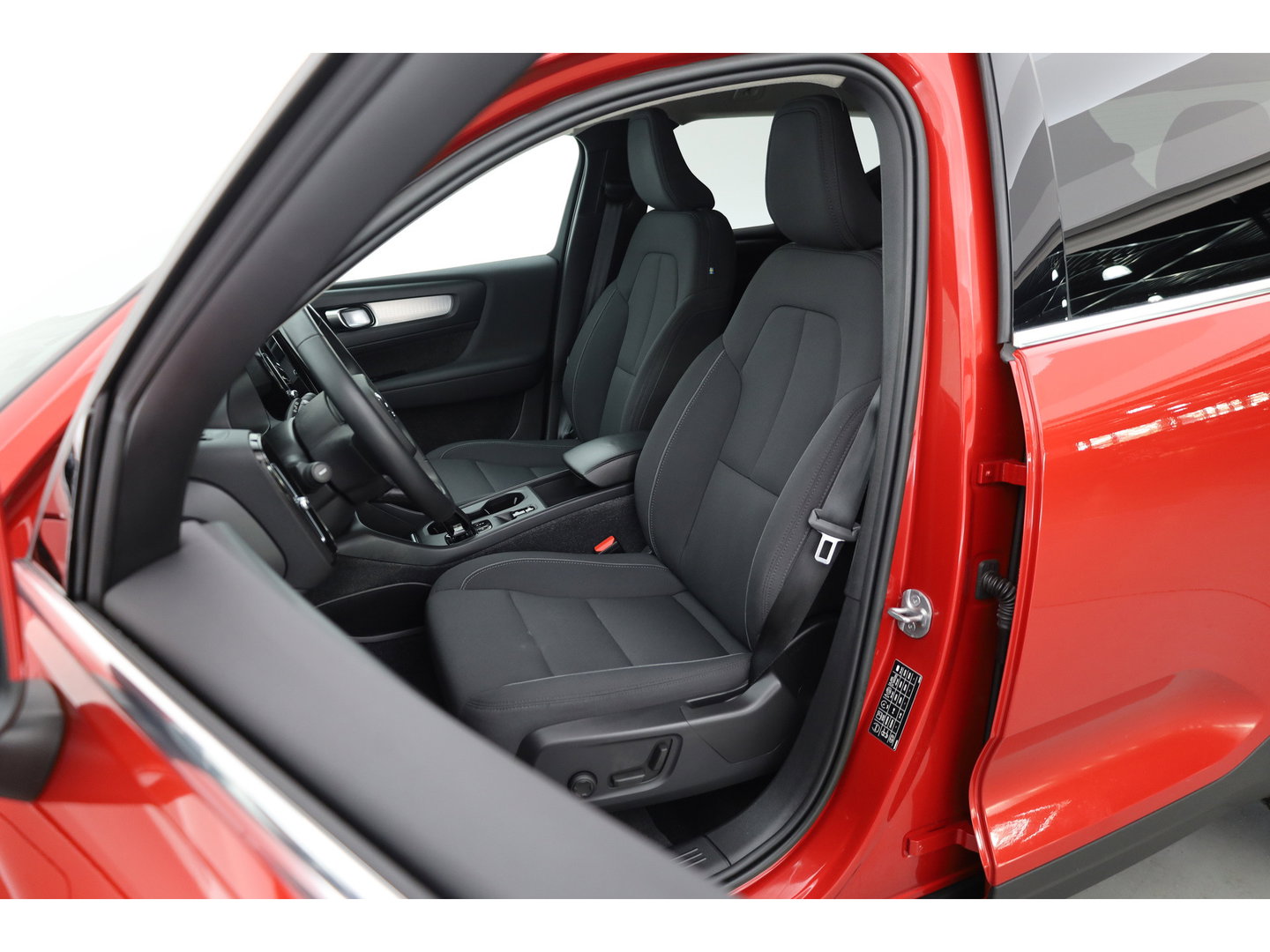 Volvo XC40 1.5 T4 Recharge Inscription Expression | SOH 91% | Trekhaak | Elek. stoelen | Stoel + stuurverw. |