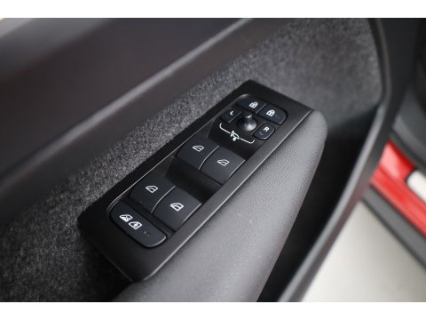 Volvo XC40 1.5 T4 Recharge Inscription Expression | SOH 91% | Trekhaak | Elek. stoelen | Stoel + stuurverw. |