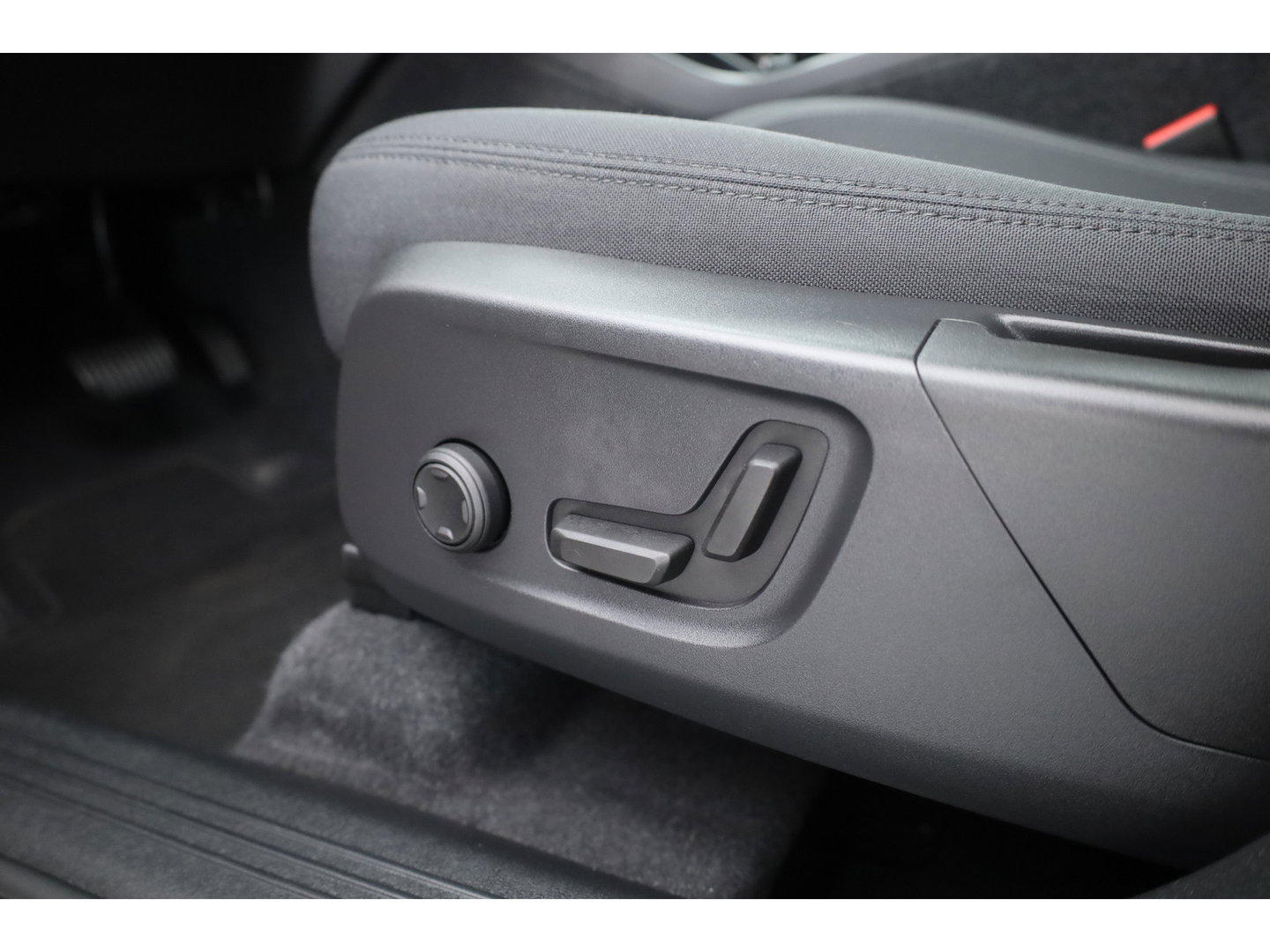 Volvo XC40 1.5 T4 Recharge Inscription Expression | SOH 91% | Trekhaak | Elek. stoelen | Stoel + stuurverw. |
