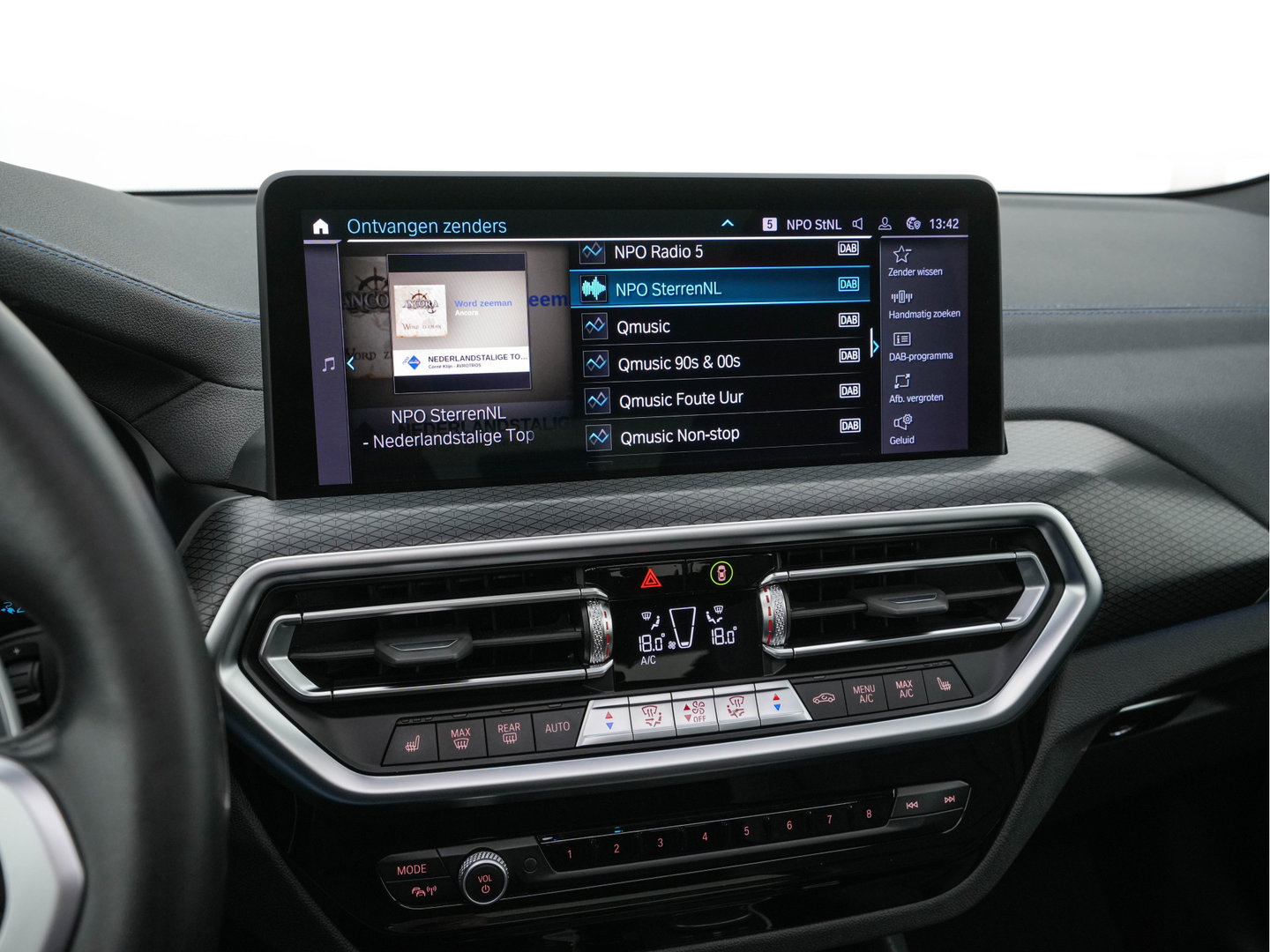 BMW X3 xDrive30e M-Styling Business Edition Plus (Plug-in) {SoH-87%} (INCL-BTW) Aut. *PANO | LEATHER | FULL-LED | HARMAN/KARDON | BLINDSPOT | HEATED-SPORTSEATS | DIGI-COCKPIT | CAMERA | NAVI-FULLMAP | DAB+ | PRIVACY-GLASS | SHIFTPADDLES | TOWBAR | 21''ALU*