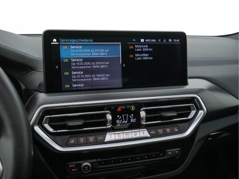 BMW X3 xDrive30e M-Styling Business Edition Plus (Plug-in) {SoH-87%} (INCL-BTW) Aut. *PANO | LEATHER | FULL-LED | HARMAN/KARDON | BLINDSPOT | HEATED-SPORTSEATS | DIGI-COCKPIT | CAMERA | NAVI-FULLMAP | DAB+ | PRIVACY-GLASS | SHIFTPADDLES | TOWBAR | 21''ALU*