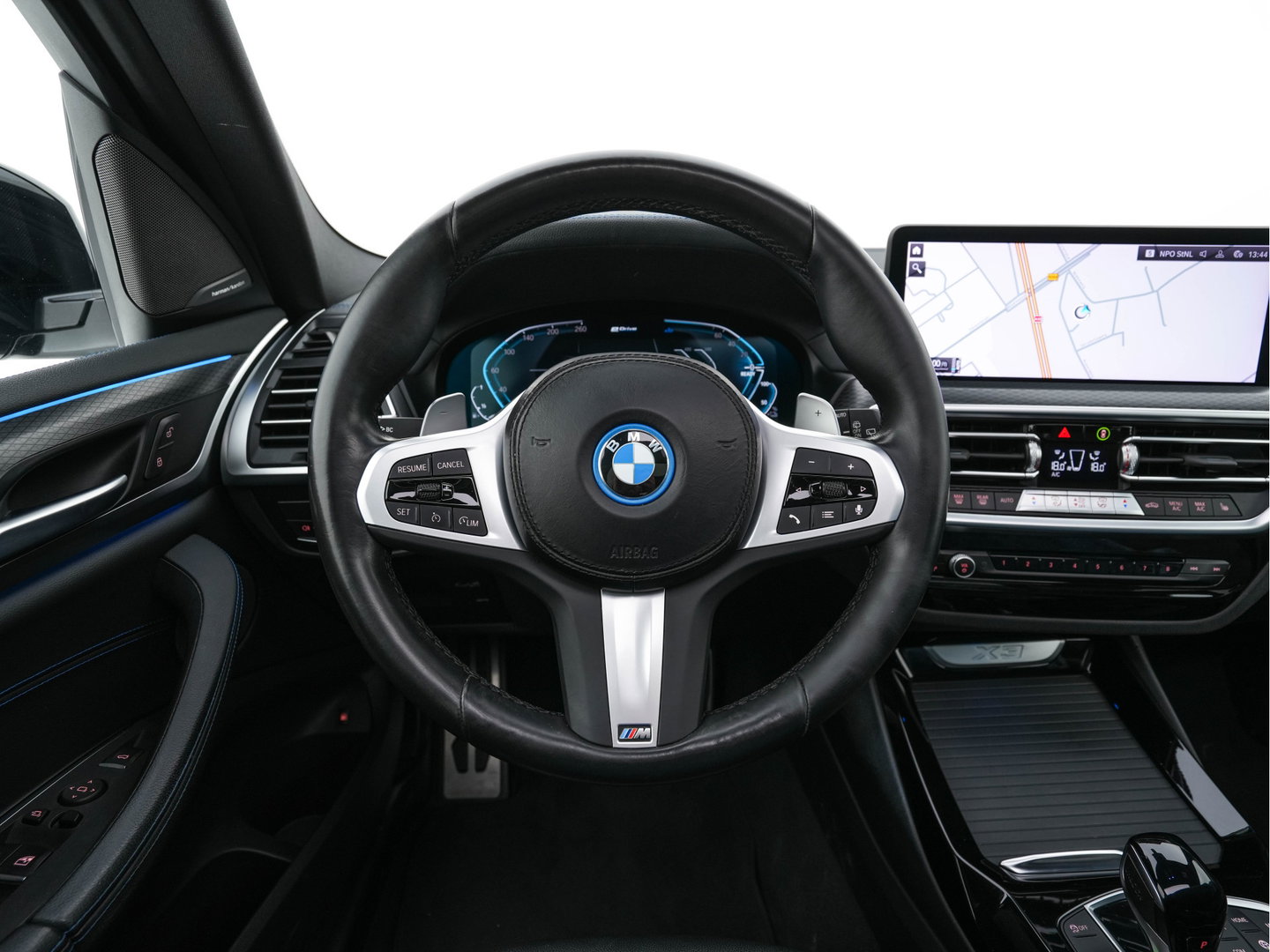 BMW X3 xDrive30e M-Styling Business Edition Plus (Plug-in) {SoH-87%} (INCL-BTW) Aut. *PANO | LEATHER | FULL-LED | HARMAN/KARDON | BLINDSPOT | HEATED-SPORTSEATS | DIGI-COCKPIT | CAMERA | NAVI-FULLMAP | DAB+ | PRIVACY-GLASS | SHIFTPADDLES | TOWBAR | 21''ALU*