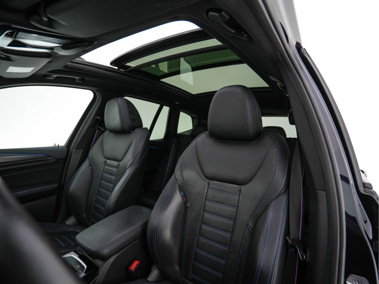 BMW X3 xDrive30e M-Styling Business Edition Plus (Plug-in) {SoH-87%} (INCL-BTW) Aut. *PANO | LEATHER | FULL-LED | HARMAN/KARDON | BLINDSPOT | HEATED-SPORTSEATS | DIGI-COCKPIT | CAMERA | NAVI-FULLMAP | DAB+ | PRIVACY-GLASS | SHIFTPADDLES | TOWBAR | 21''ALU*