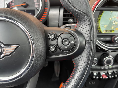 MINI 3-deurs 1.5 Cooper Serious Business | Panoramadak | Cruise Control | Parkeersensoren Achter | Keyless Entry/Go | Bluetooth | Navigatie | Airconditioning |