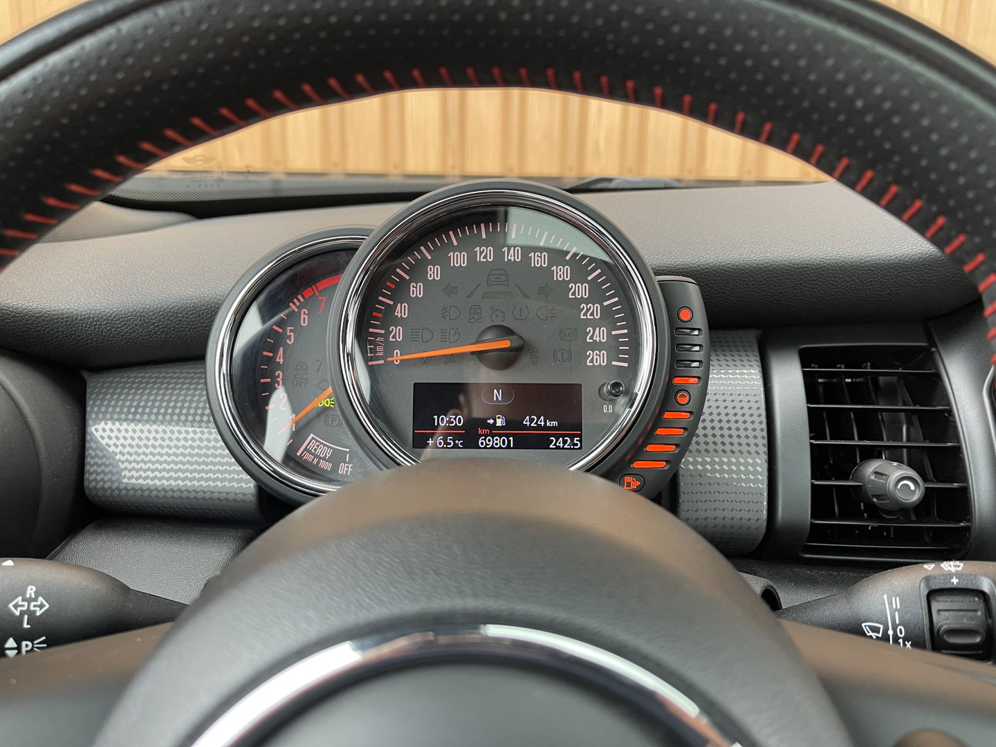 MINI 3-deurs 1.5 Cooper Serious Business | Panoramadak | Cruise Control | Parkeersensoren Achter | Keyless Entry/Go | Bluetooth | Navigatie | Airconditioning |