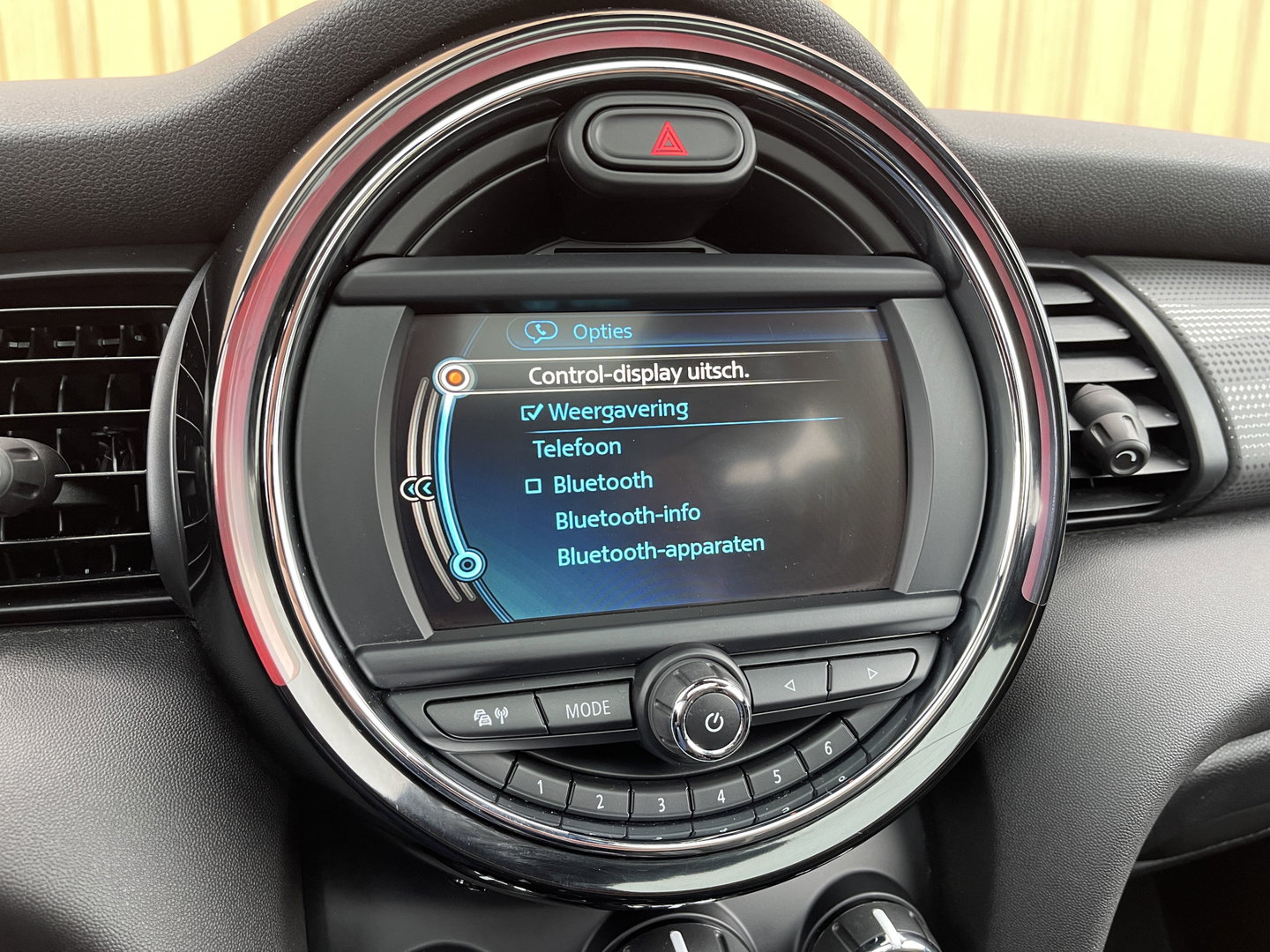 MINI 3-deurs 1.5 Cooper Serious Business | Panoramadak | Cruise Control | Parkeersensoren Achter | Keyless Entry/Go | Bluetooth | Navigatie | Airconditioning |