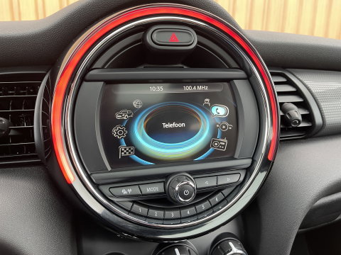 MINI 3-deurs 1.5 Cooper Serious Business | Panoramadak | Cruise Control | Parkeersensoren Achter | Keyless Entry/Go | Bluetooth | Navigatie | Airconditioning |