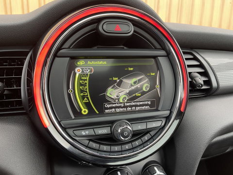 MINI 3-deurs 1.5 Cooper Serious Business | Panoramadak | Cruise Control | Parkeersensoren Achter | Keyless Entry/Go | Bluetooth | Navigatie | Airconditioning |