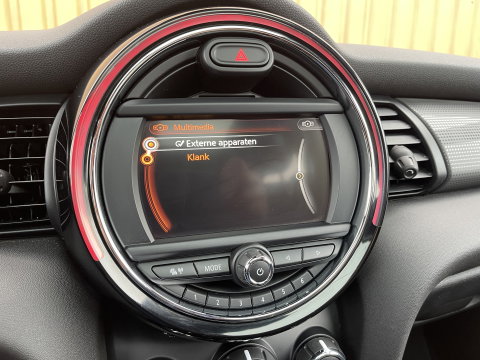 MINI 3-deurs 1.5 Cooper Serious Business | Panoramadak | Cruise Control | Parkeersensoren Achter | Keyless Entry/Go | Bluetooth | Navigatie | Airconditioning |