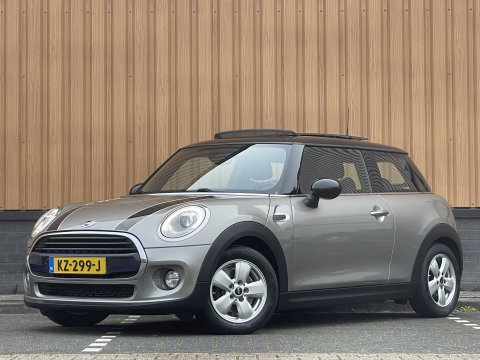 MINI 3-deurs 1.5 Cooper Serious Business | Panoramadak | Cruise Control | Parkeersensoren Achter | Keyless Entry/Go | Bluetooth | Navigatie | Airconditioning |