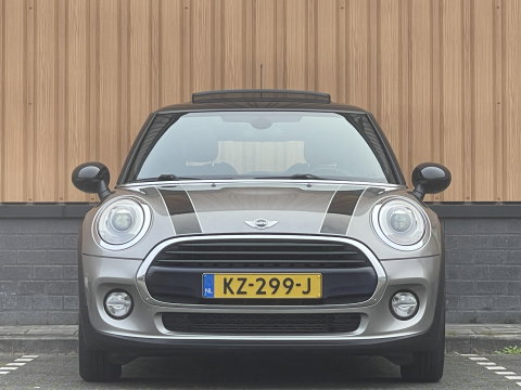 MINI 3-deurs 1.5 Cooper Serious Business | Panoramadak | Cruise Control | Parkeersensoren Achter | Keyless Entry/Go | Bluetooth | Navigatie | Airconditioning |