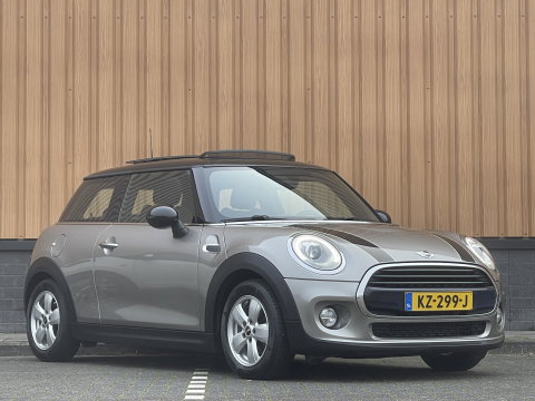 MINI 3-deurs 1.5 Cooper Serious Business | Panoramadak | Cruise Control | Parkeersensoren Achter | Keyless Entry/Go | Bluetooth | Navigatie | Airconditioning |