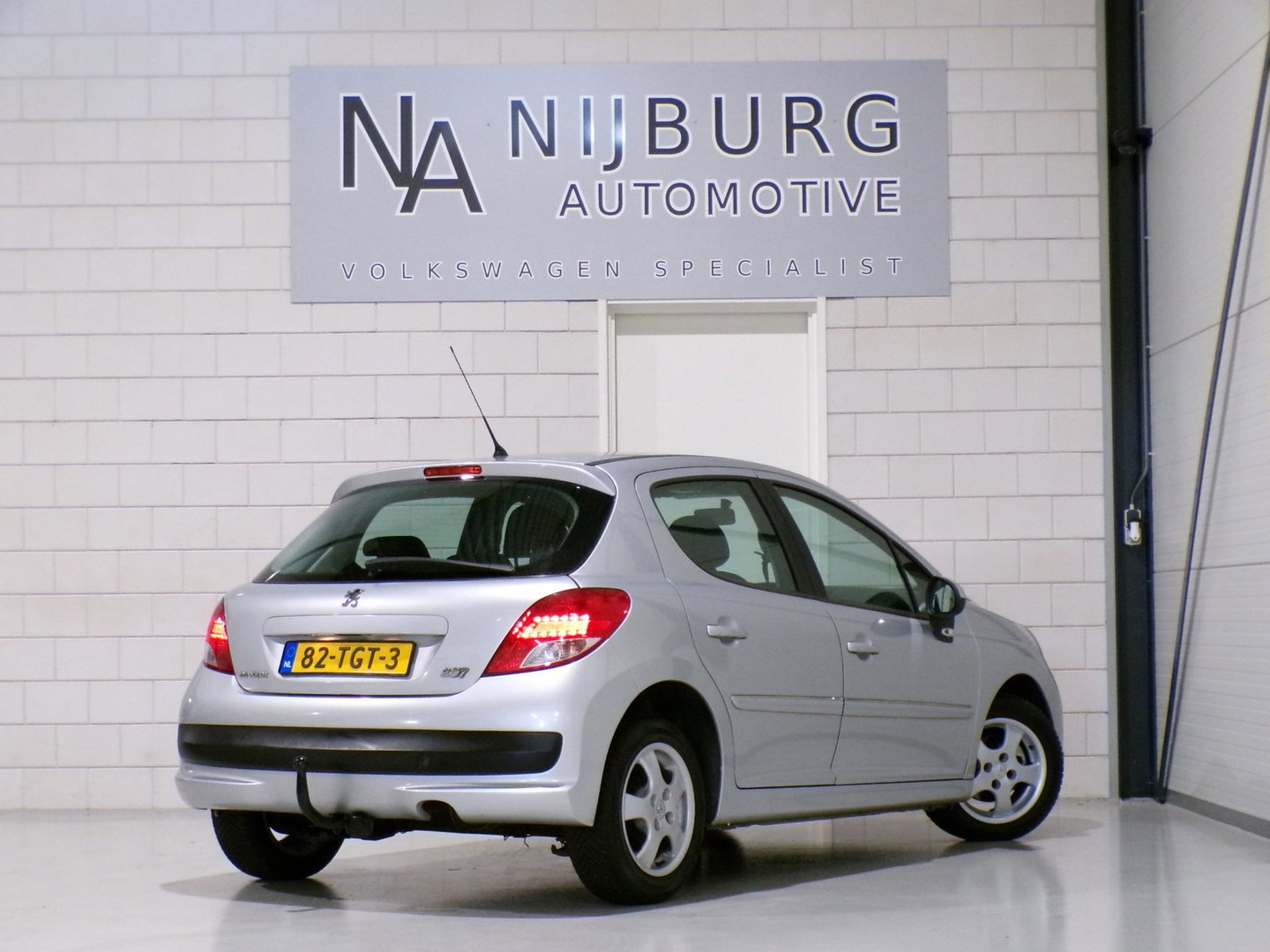 Peugeot 207 1.4 VTi Access "Origineel NL!" Trekhaak Airco 4-Seizoenen banden Cruise-control Elektrische ramen Lichtmetalen-velgen
