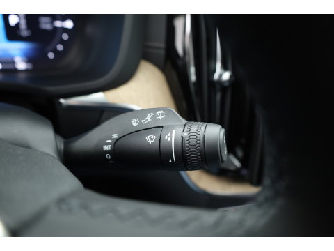 Volvo XC60 2.0 T8 Plug-in hybrid AWD Ultra Dark | Pano-dak | Trekhaak | Head-up | 360 camera | Stoel + stuurverw. | aurora silver |