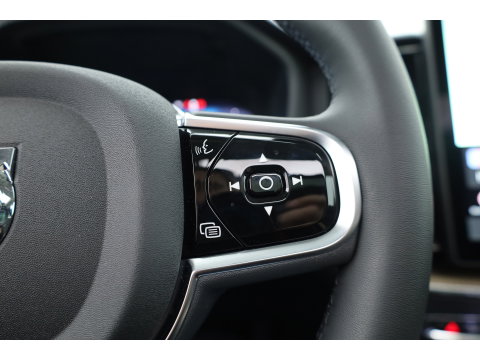 Volvo XC60 2.0 T8 Plug-in hybrid AWD Ultra Dark | Pano-dak | Trekhaak | Head-up | 360 camera | Stoel + stuurverw. | aurora silver |