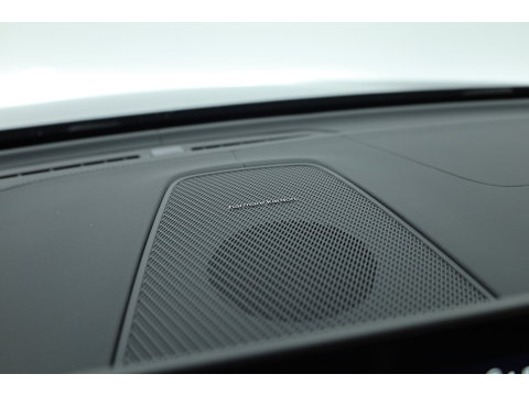 Volvo XC60 2.0 T8 Plug-in hybrid AWD Ultra Dark | Pano-dak | Trekhaak | Head-up | 360 camera | Stoel + stuurverw. | aurora silver |