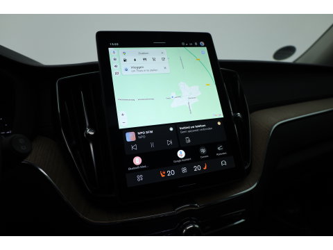Volvo XC60 2.0 T8 Plug-in hybrid AWD Ultra Dark | Pano-dak | Trekhaak | Head-up | 360 camera | Stoel + stuurverw. | aurora silver |