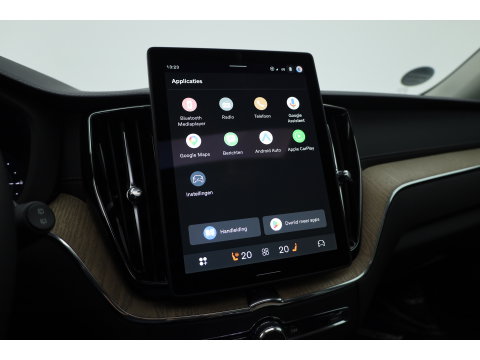 Volvo XC60 2.0 T8 Plug-in hybrid AWD Ultra Dark | Pano-dak | Trekhaak | Head-up | 360 camera | Stoel + stuurverw. | aurora silver |