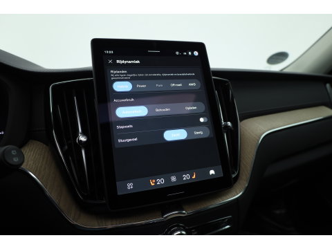 Volvo XC60 2.0 T8 Plug-in hybrid AWD Ultra Dark | Pano-dak | Trekhaak | Head-up | 360 camera | Stoel + stuurverw. | aurora silver |