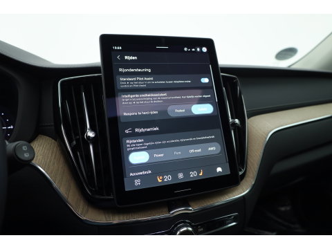 Volvo XC60 2.0 T8 Plug-in hybrid AWD Ultra Dark | Pano-dak | Trekhaak | Head-up | 360 camera | Stoel + stuurverw. | aurora silver |