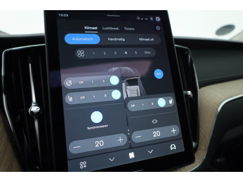 Volvo XC60 2.0 T8 Plug-in hybrid AWD Ultra Dark | Pano-dak | Trekhaak | Head-up | 360 camera | Stoel + stuurverw. | aurora silver |