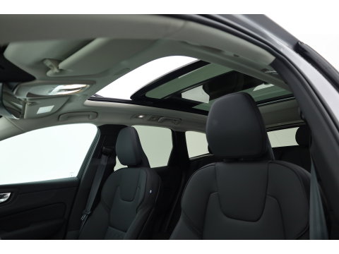 Volvo XC60 2.0 T8 Plug-in hybrid AWD Ultra Dark | Pano-dak | Trekhaak | Head-up | 360 camera | Stoel + stuurverw. | aurora silver |