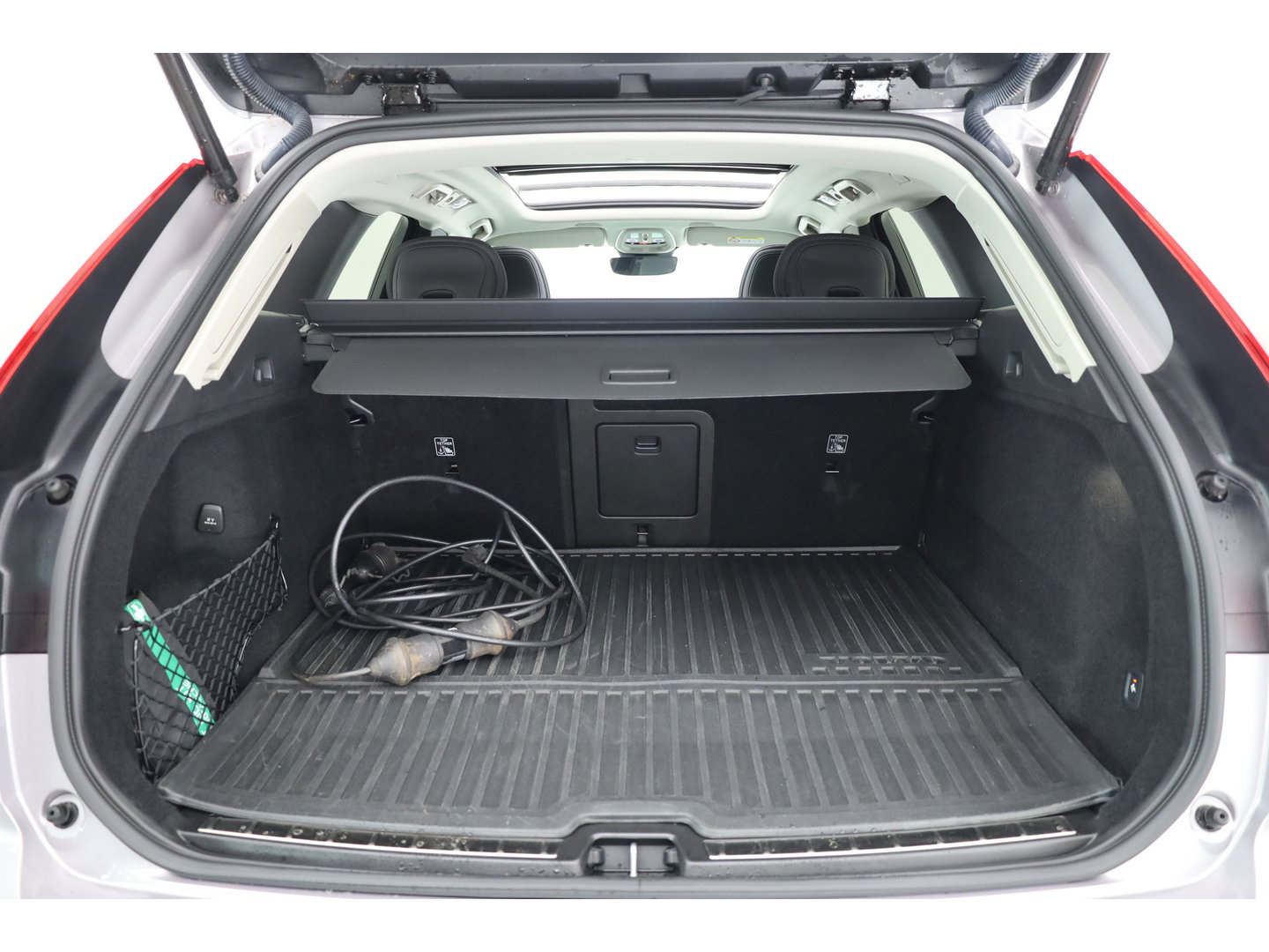 Volvo XC60 2.0 T8 Plug-in hybrid AWD Ultra Dark | Pano-dak | Trekhaak | Head-up | 360 camera | Stoel + stuurverw. | aurora silver |