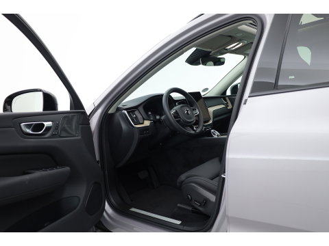 Volvo XC60 2.0 T8 Plug-in hybrid AWD Ultra Dark | Pano-dak | Trekhaak | Head-up | 360 camera | Stoel + stuurverw. | aurora silver |