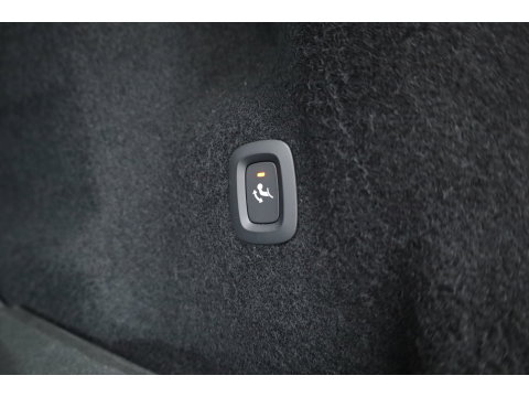 Volvo XC60 2.0 T8 Plug-in hybrid AWD Ultra Dark | Pano-dak | Trekhaak | Head-up | 360 camera | Stoel + stuurverw. | aurora silver |