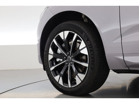 Volvo XC60 2.0 T8 Plug-in hybrid AWD Ultra Dark | Pano-dak | Trekhaak | Head-up | 360 camera | Stoel + stuurverw. | aurora silver |
