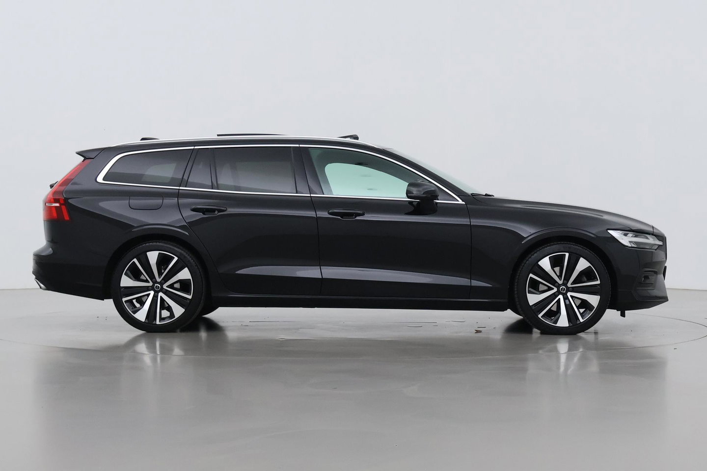 Volvo V60 2.0 T4 Momentum Pro | Harman/Kardon | Panoramadak | Trekhaak | Camera | Stoelverwarming | 19 Inch