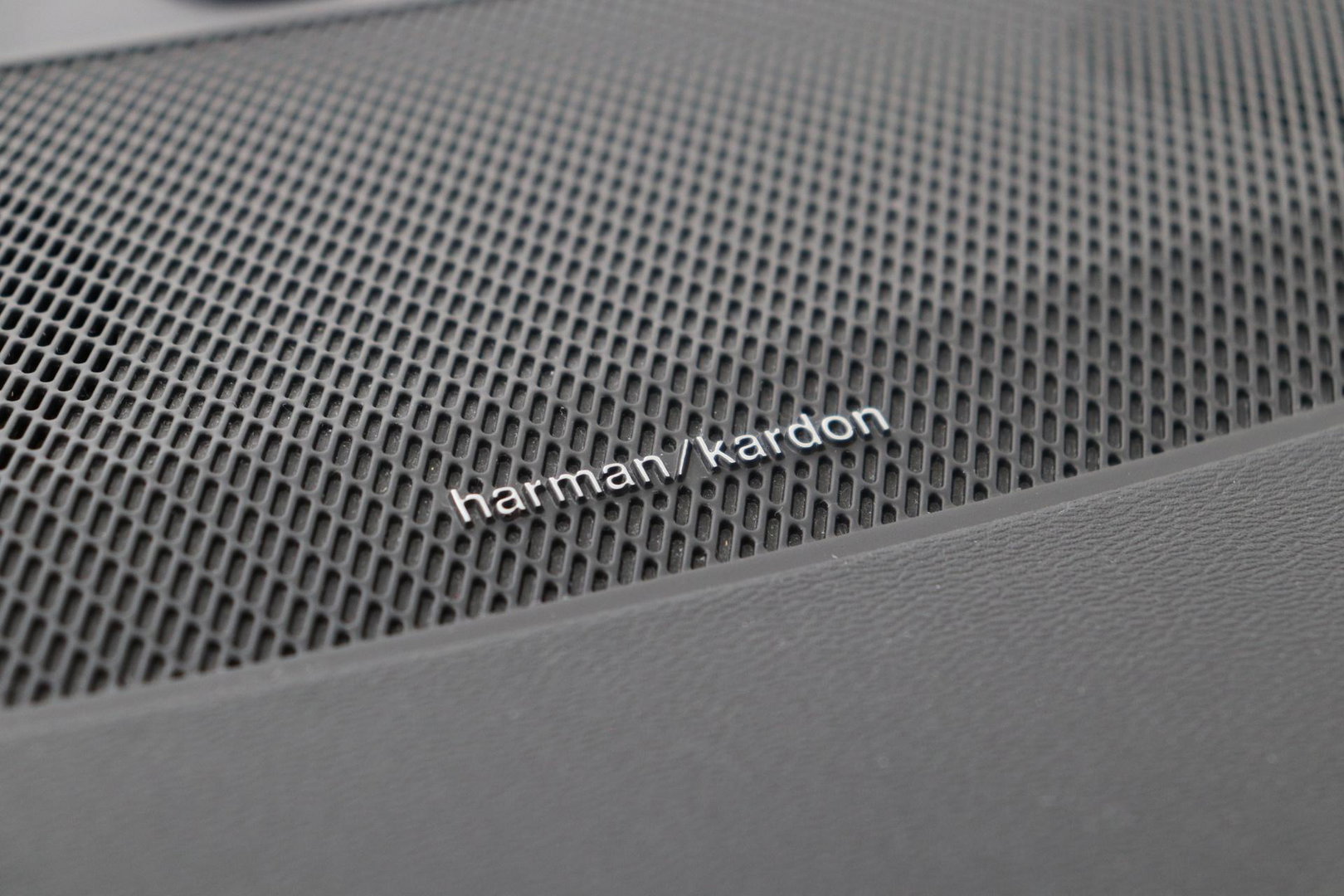 Volvo V60 2.0 T4 Momentum Pro | Harman/Kardon | Panoramadak | Trekhaak | Camera | Stoelverwarming | 19 Inch