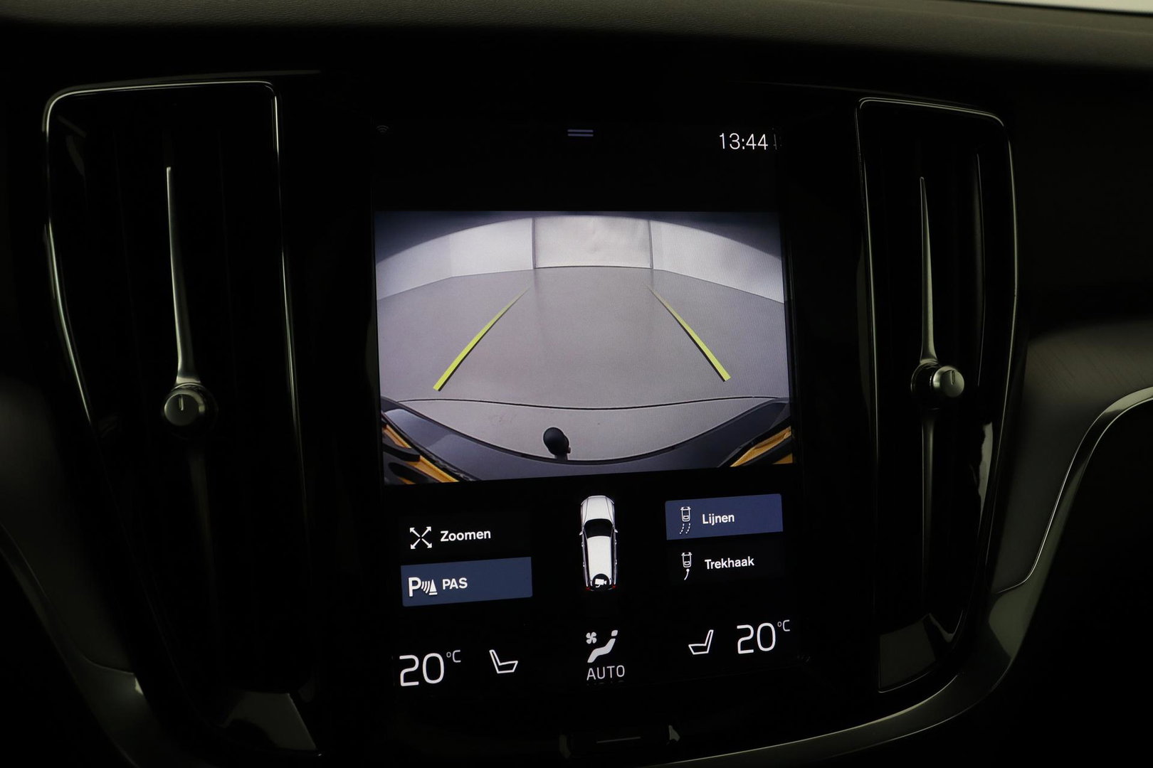 Volvo V60 2.0 T4 Momentum Pro | Harman/Kardon | Panoramadak | Trekhaak | Camera | Stoelverwarming | 19 Inch
