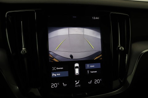 Volvo V60 2.0 T4 Momentum Pro | Harman/Kardon | Panoramadak | Trekhaak | Camera | Stoelverwarming | 19 Inch