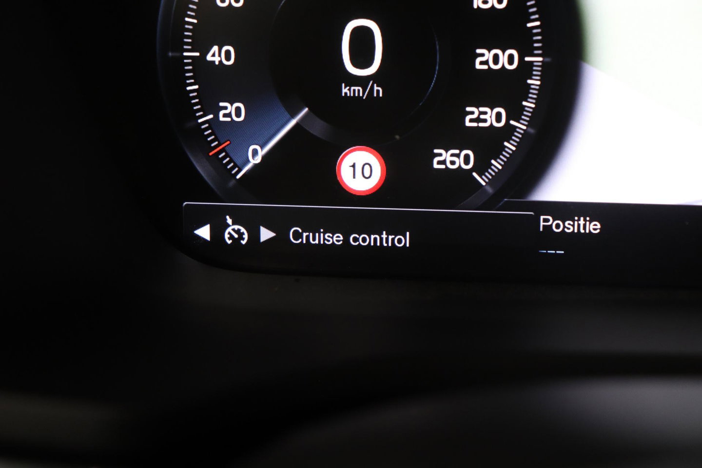 Volvo V60 2.0 T4 Momentum Pro | Harman/Kardon | Panoramadak | Trekhaak | Camera | Stoelverwarming | 19 Inch
