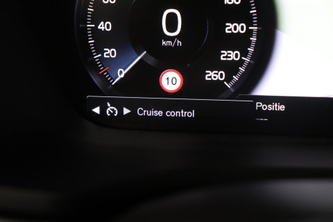Volvo V60 2.0 T4 Momentum Pro | Harman/Kardon | Panoramadak | Trekhaak | Camera | Stoelverwarming | 19 Inch