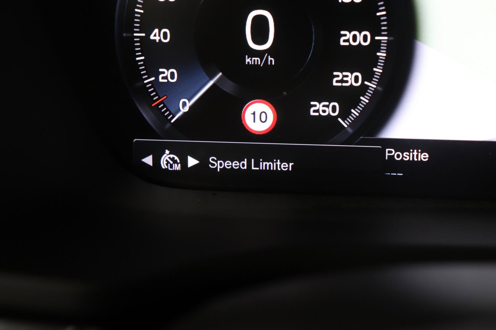 Volvo V60 2.0 T4 Momentum Pro | Harman/Kardon | Panoramadak | Trekhaak | Camera | Stoelverwarming | 19 Inch