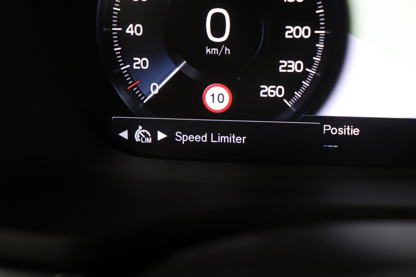 Volvo V60 2.0 T4 Momentum Pro | Harman/Kardon | Panoramadak | Trekhaak | Camera | Stoelverwarming | 19 Inch